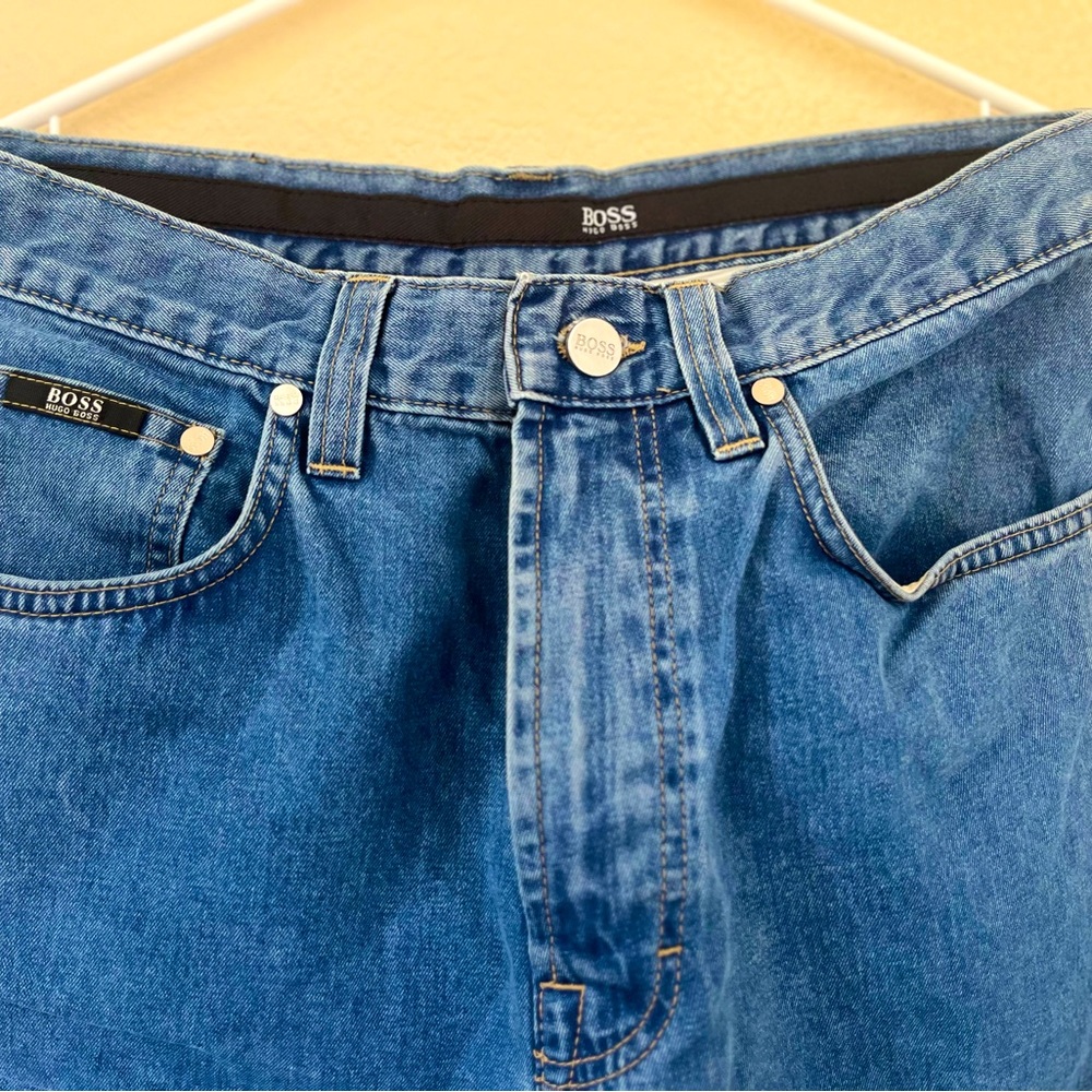 BOSS Straight Legged Jeans for Men or Women in W32 L34